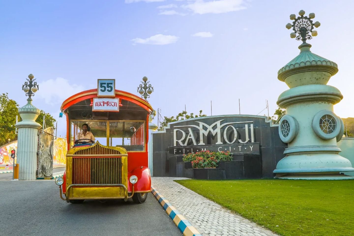 Hyderabad Holiday Package with Ramoji Film City Tour